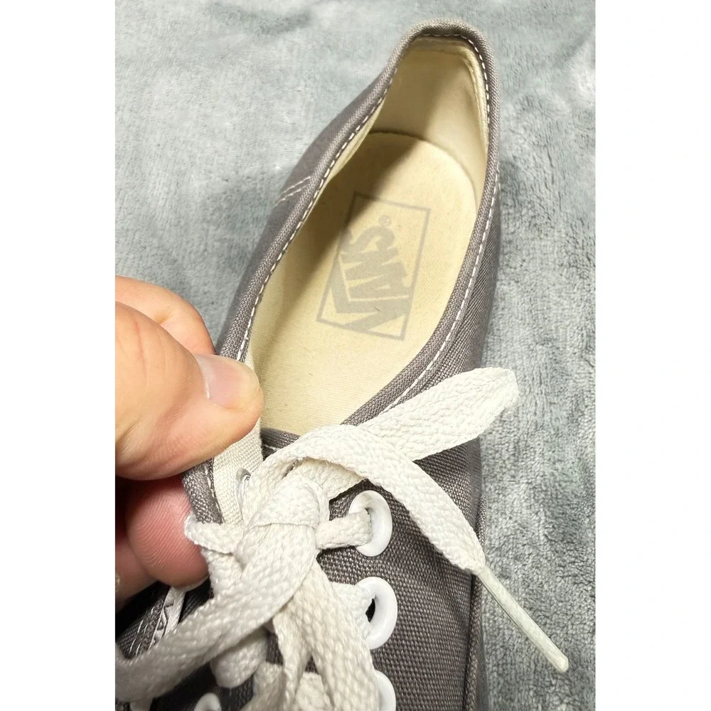 Vans title authentic